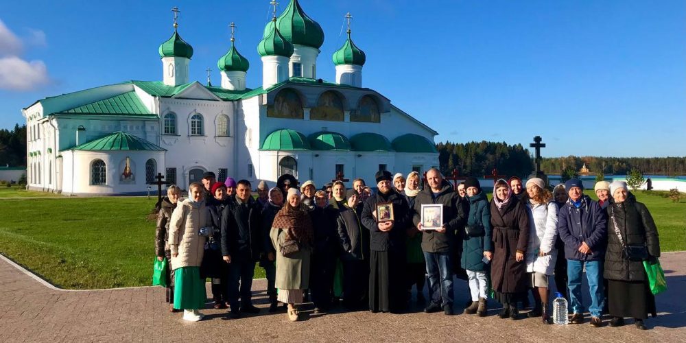 Прихожане храма прп. Сергия Радонежского в Солнцево совершили паломническую поездку по святым местам Санкт-Петербурга