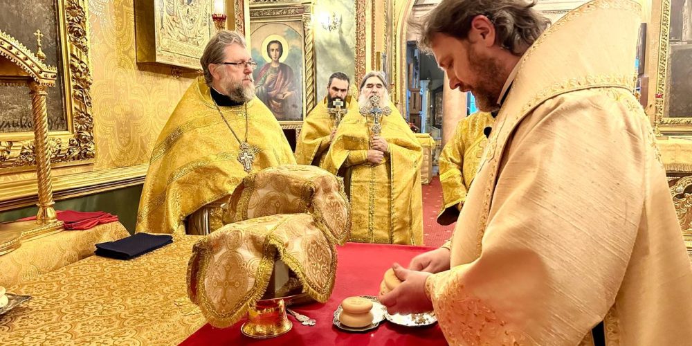 В Неделю 23-ю по Пятидесятнице архиепископ Фома совершил Литургию в Богоявленском соборе