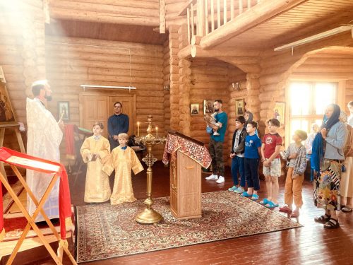 Архиепископ Одинцовский и Красногорский Фома совершил Литургию в храме Николая Священномученика