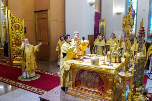 Архиепископ Фома сослужил за Литургией в Георгиевском соборе Одинцова Патриарху Кириллу