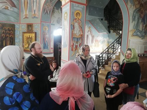 Храм Смоленской иконы Божией Матери посетили беженцы из Донецкой и Луганской областей