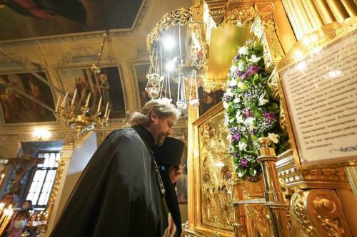 Накануне праздника в честь иконы «Споручница грешных» епископ Фома молился в храме свт.Николая в Хамовниках