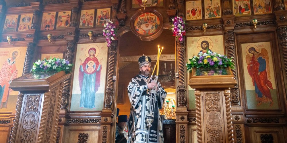 Литургию Преждеосвященных Даров совершил в храме преподобного Алексия, человека Божия архиепископ Фома