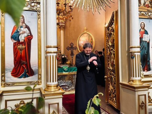 Всенощное бдение в храме святого праведного Иоанна Русского в Кунцево совершил архиепископ Фома