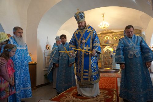Архиепископ Фома совершил Литургию в Смоленском храме в Рузском округе
