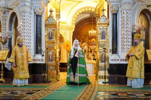 Архиепископ Фома сослужил Святейшему Патриарху за Литургией в Храме Христа Спасителя