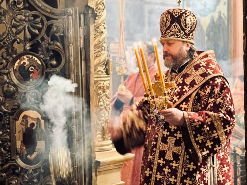 Литургию в Светлый четверг архиепископ Фома совершил в Богородицерождественском храме Волоколамска