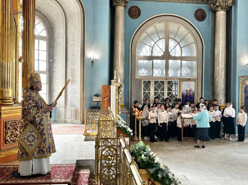 Архиепископ Фома совершил Литургию в престольный праздник храма Владимирской иконы Божией Матери в Старой Басманной слободе