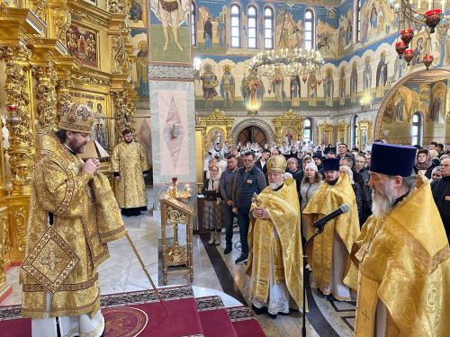 Архиепископ Фома совершил Литургию в храме Иверской иконы Божией Матери в Очаково-Матвеевском