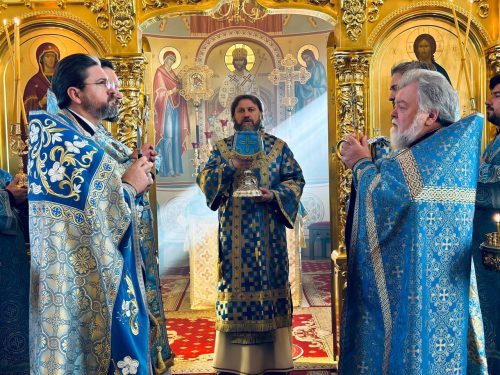 Архиепископ Фома совершил Литургию в храме храме иконы Божией Матери «Неувядаемый цвет» в п. Рублево