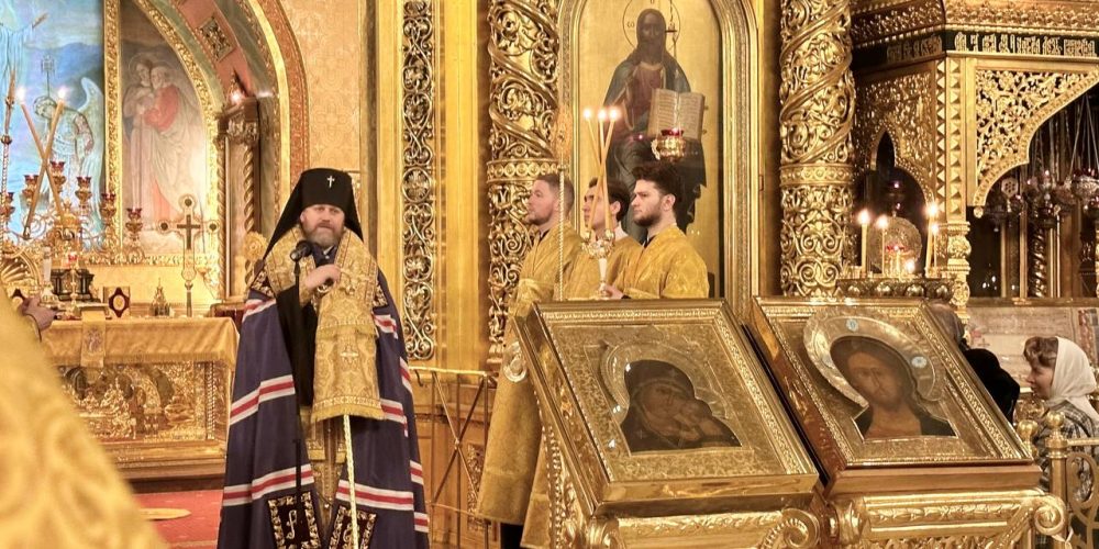 Архиепископ Одинцовский и Красногорский Фома совершил новогодний молебен в Богоявленском соборе