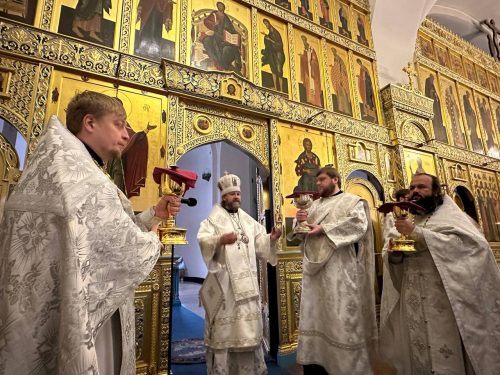 В день памяти мученицы Татианы архиепископ Фома совершил Литургию в Георгиевском соборе Одинцова