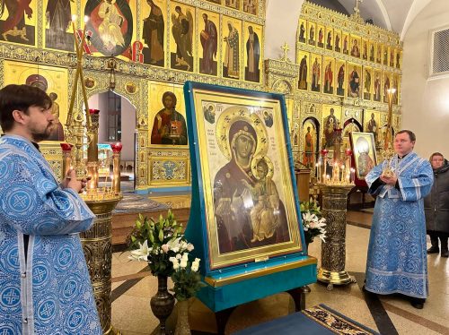 В праздник Иверской иконы Божией Матери архиепископ Фома совершил Литургию в Георгиевском соборе Одинцова