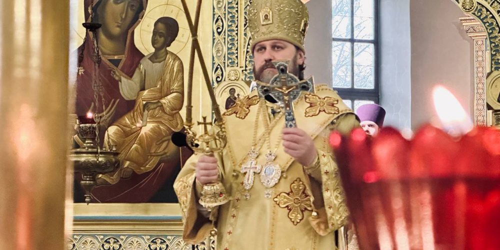 В Неделю 36-ю по Пятидесятнице архиепископ Фома совершил Литургию в Георгиевском соборе г. Одинцово