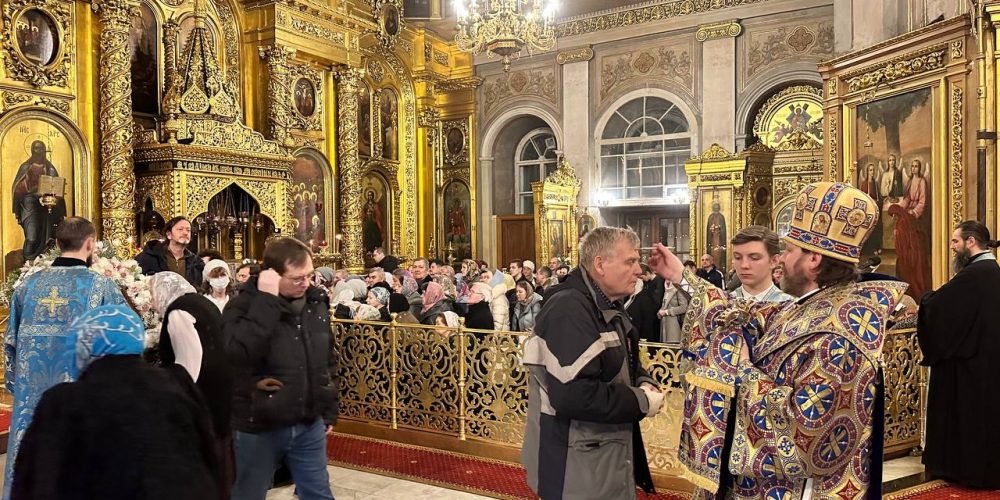 В канун праздника Сретения архиепископ Одинцовский и Красногорский Фома совершил всенощное бдение в Богоявленском соборе