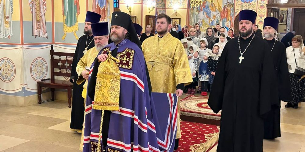 Архиепископ Фома совершил Литургию в храме «Неувядаемый Цвет» в Рублево