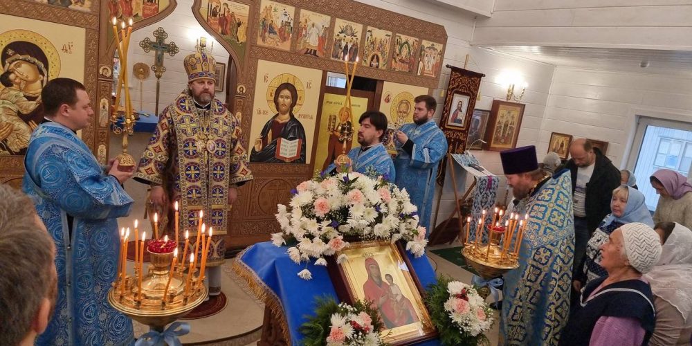 Архиепископ Одинцовский и Красногорский Фома совершил Литургию в храме Илии Пророка в Солнцево
