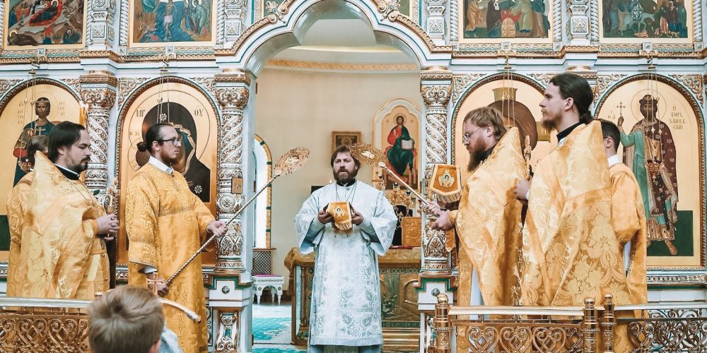 Епископ Фома возглавил Божественную литургию в Переделкине