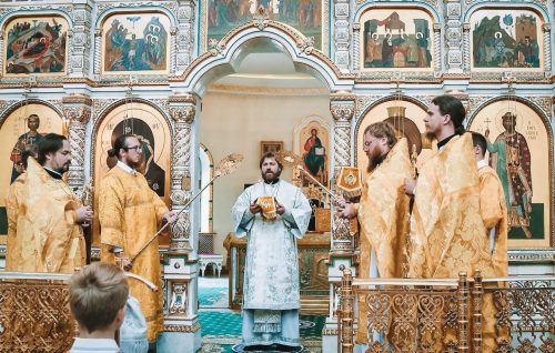 Епископ Фома возглавил Божественную литургию в Переделкине