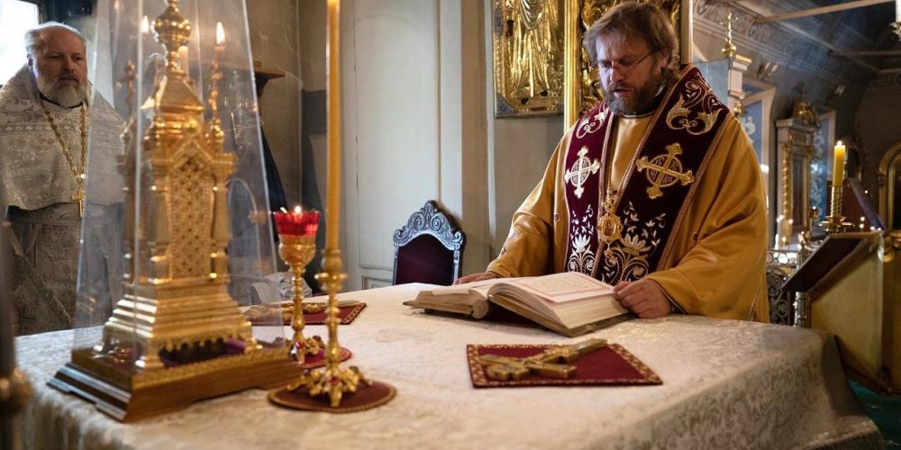Епископ Фома совершил литургию в храме святителя Николая Чудотворца в Хамовниках
