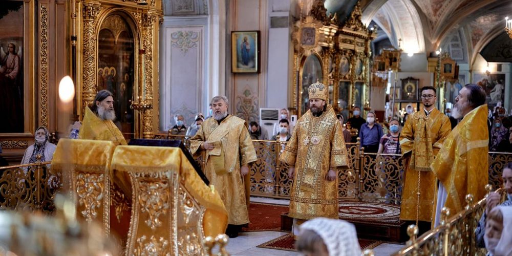 В День Всех Святых епископ Фома совершил Божественную литургию в Елоховском кафедральном соборе