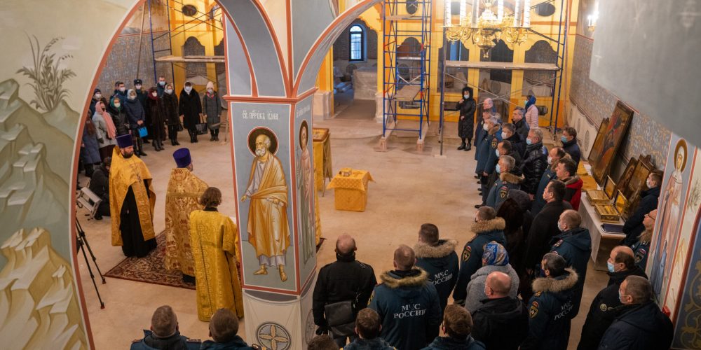В храме Смоленской иконы Божией Матери в Фили-Давыдково был отслужен молебен в честь 30-летия МЧС