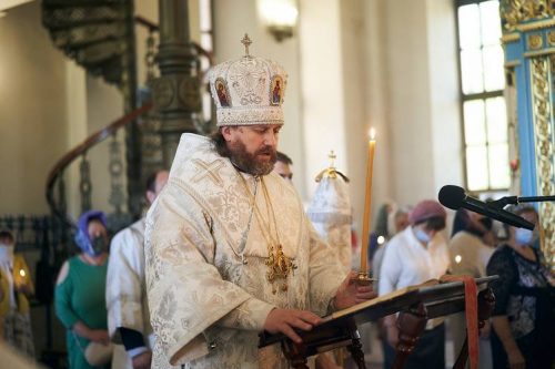 Парастас накануне Троицкой Родительской субботы совершил в Георгиевском соборе владыка Фома