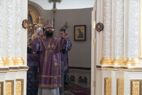 Архиепископ Егорьевский Матфей возглавил богослужение в храме Святителя Иова