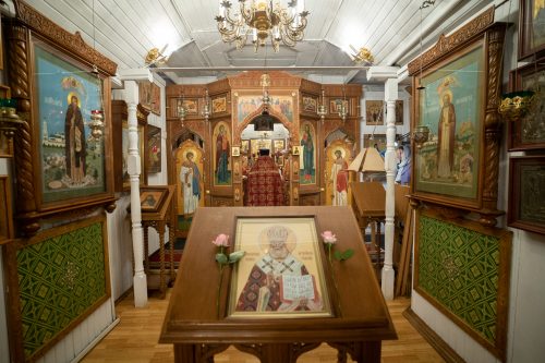 Литургию в день памяти сщмч. Иоанна Рижского отслужили в храме прп. Серафима Саровского в Кунцеве