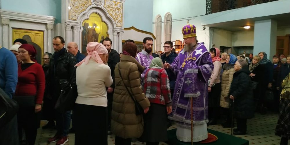В канун Недели Торжества Православия епископ Ипатий совершил всенощное бдение в храме Знамения в Кунцеве