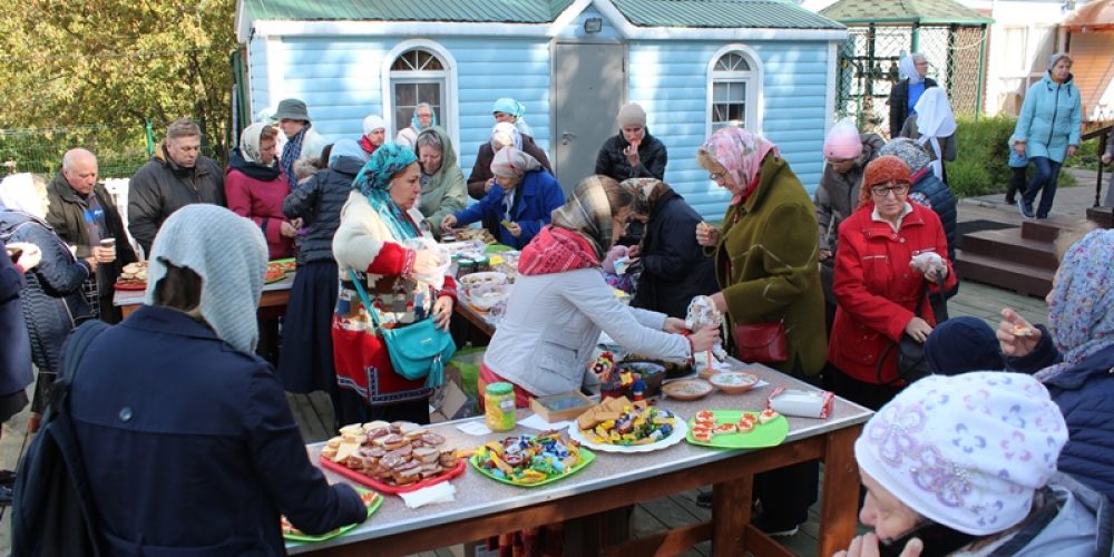 В праздник Рождества Богородицы в храме в Матвеевском прошла благотворительная ярмарка