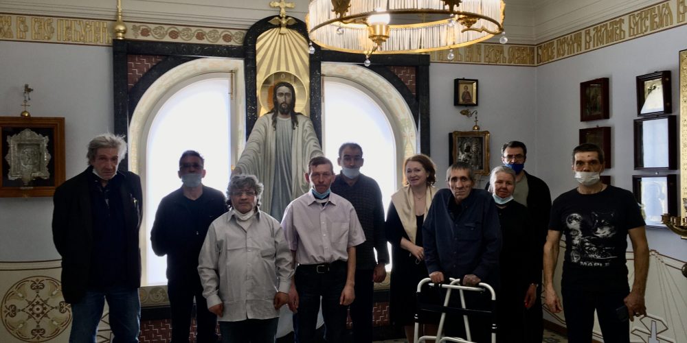 Храм прп. Андрея Рублева организовал экскурсию для подопечных из приюта для бездомных в Марфо-Мариинскую обитель