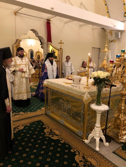 Епископ Фома совершил великую вечерню Богоявления в соборном храме в Переделкине
