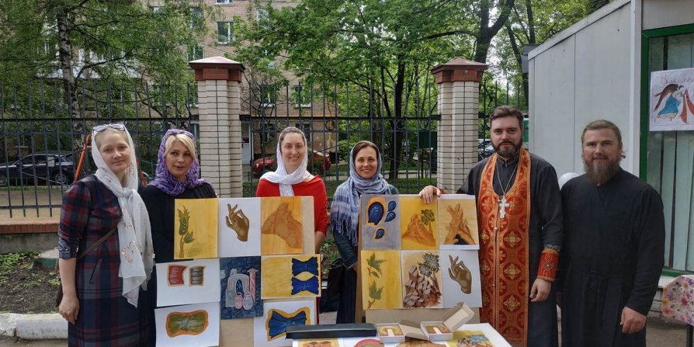 12 мая в храме Знамения состоялась выставка работ учеников приходской иконописной студии