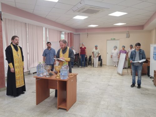 Настоятель храма преподобного Сергия Радонежского в Солнцеве освятил ГКБ №17, опекаемую приходом