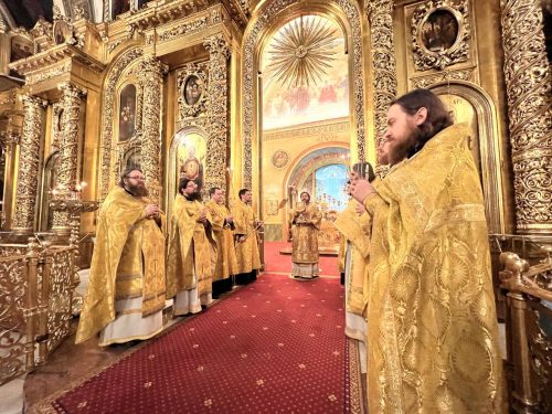 Архиепископ Одинцовский и Красногорский Фома совершил Литургию в Богоявленском соборе