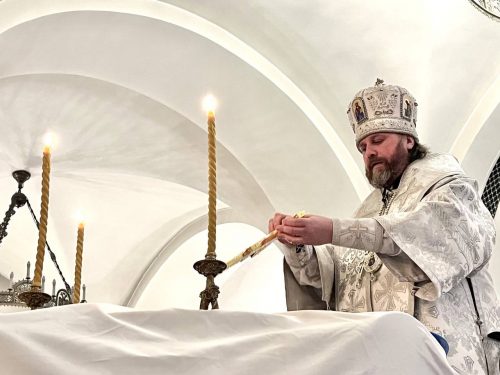 Архиепископ Фома совершил Царские часы и Литургию свт. Василия Великого в Навечерие Богоявления