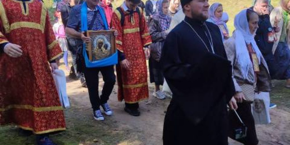 Воспитанники воскресной школы при храме Казанской иконы Божией Матери в Орлово участвовали в Елисаветинском крестном ходе
