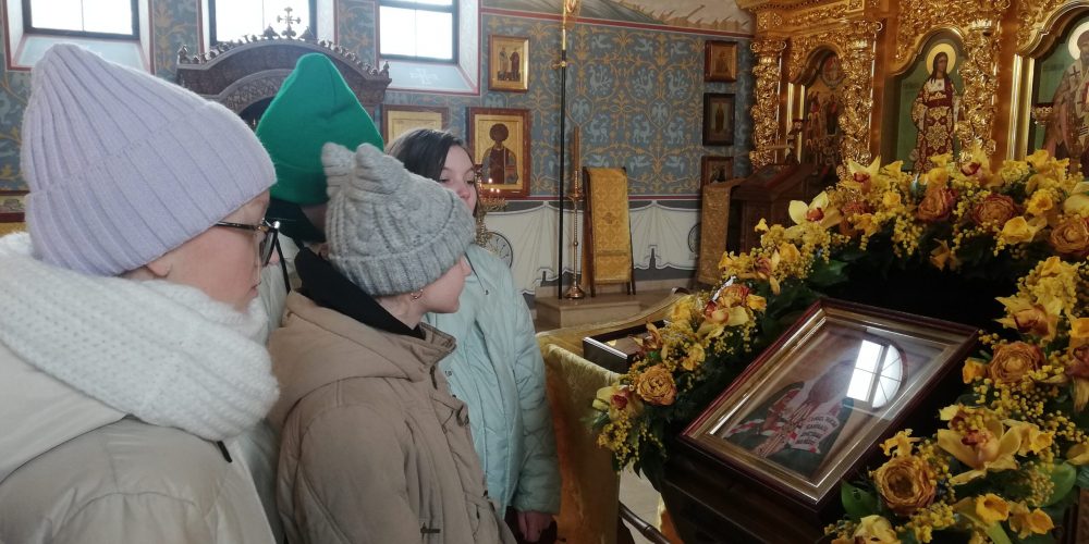 Ученицы ГБОУ «Школа №1248» посетили храм в честь Смоленской иконы Божией Матери