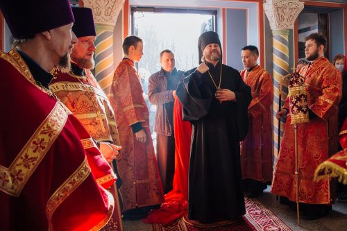 Пасхальную утреню в храме преподобного Сергия Радонежского в Солнцево возглавил епископ Фома
