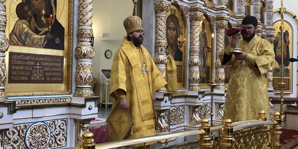 Епископ Фома совершил Божественную литургию в соборном храме в Переделкине (+фото)
