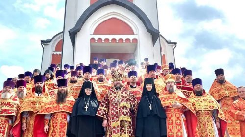 В Светлый Четверг епископ Одинцовский и Красногорский Фома совершил Литургию в Гребневском храме г. Одинцово
