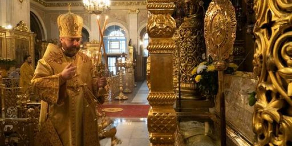 Епископ Павлово-Посадский Фома совершил Божественную литургию в Богоявленском соборе