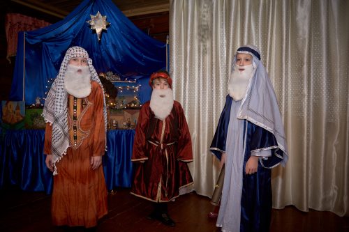 чащиеся воскресной школы храма святителя Димитрия Ростовского в Очаково поздравили прихожан с Рождеством