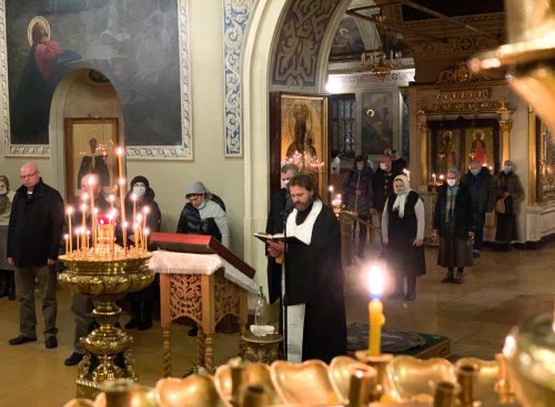 Епископ Павлово-Посадский Фома совершил Всенощное бдение в храме святителя Николая в Хамовниках