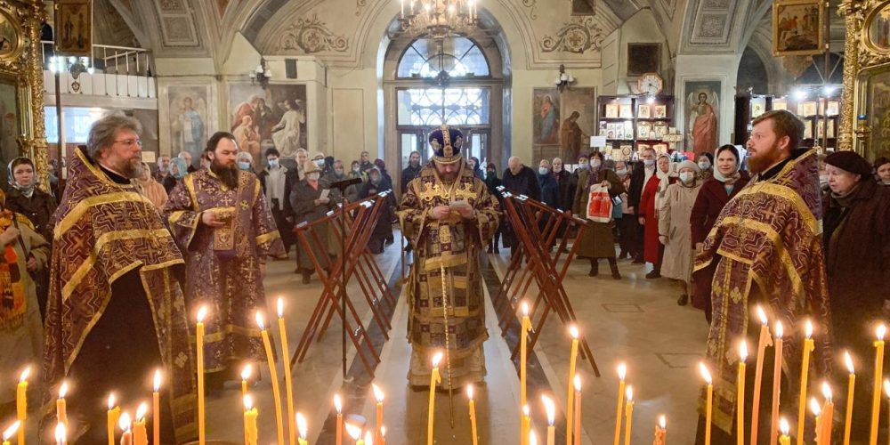 Парастас накануне Родительской субботы в Богоявленском  соборе  возглавил епископ Фома