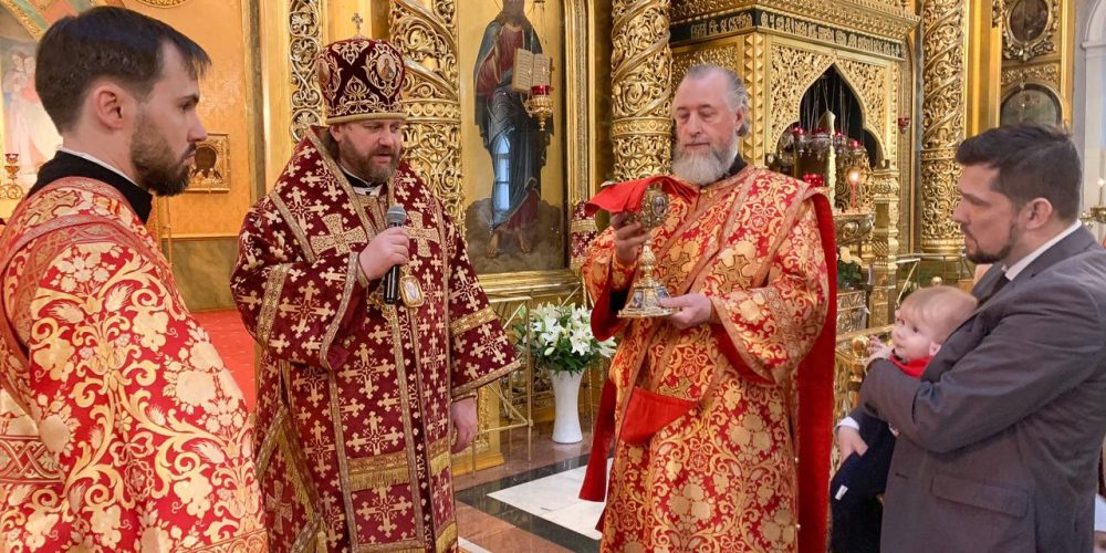 В понедельник Светлой седмицы епископ Одинцовский и Красногорский Фома совершил Литургию в Богоявленском соборе