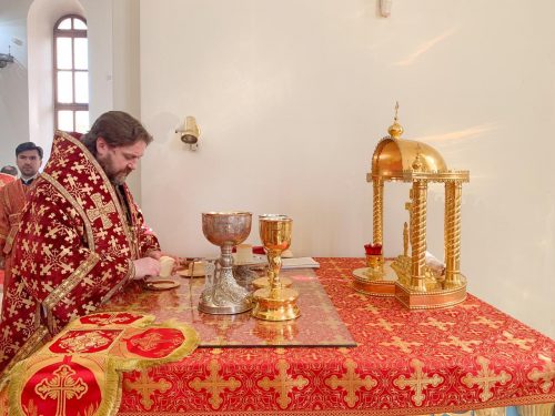 Литургию в малый престольный праздник в Георгиевском соборе в Одинцове возглавил епископ Фома