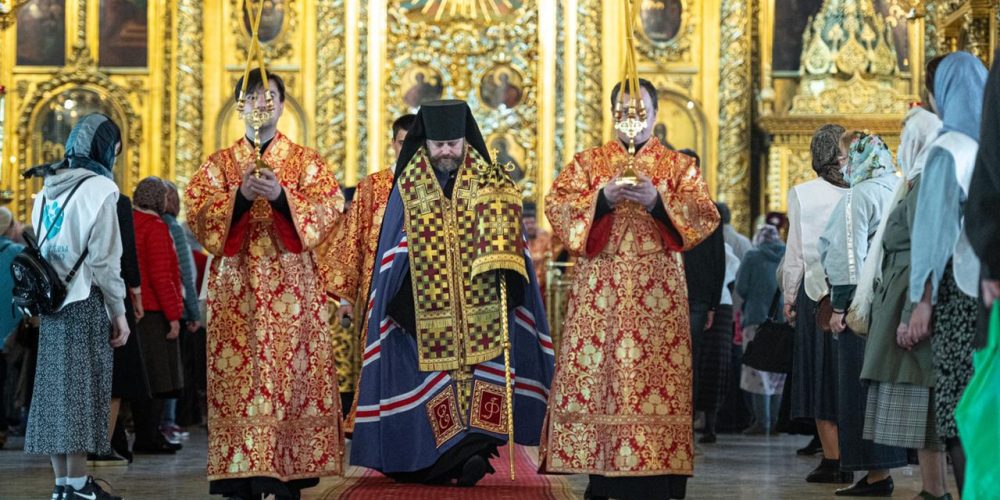Всенощное бдение накануне праздника обретения мощей святителя Алексия совершил епископ Фома в Богоявленском соборе