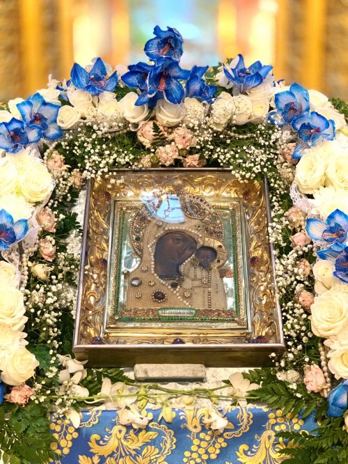 Епископ Одинцовский и Красногорский  Фома совершил Божественную литургию в праздник Казанской иконы Божией Матери